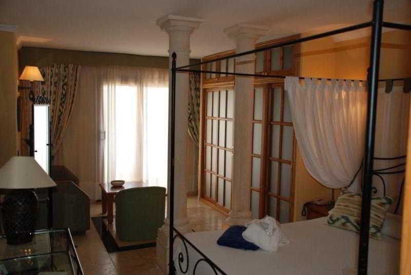 Hotel Petit Cala Fornells Пагера Екстериор снимка