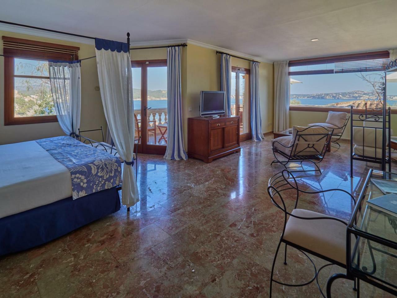 Hotel Petit Cala Fornells Пагера Екстериор снимка
